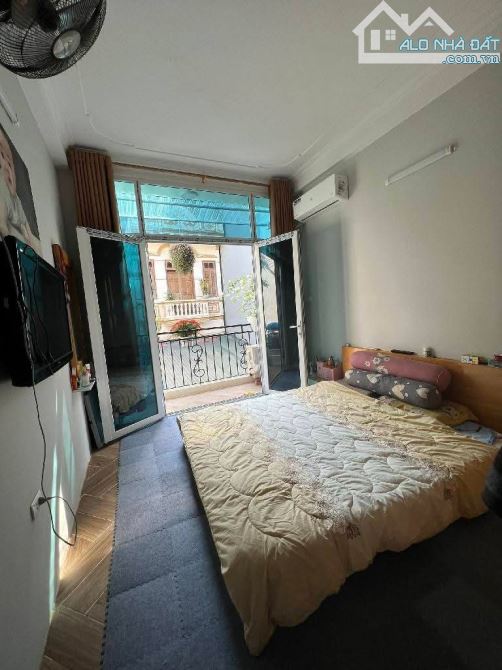 🔥 NHÀ ĐẸP – Ô TÔ TẬN CỬA – VỊ TRÍ ĐẮC ĐỊA GIA QUẤT 🔥  🏡 Diện tích: 65m² 🏠 4 tầng – 4 p - 2