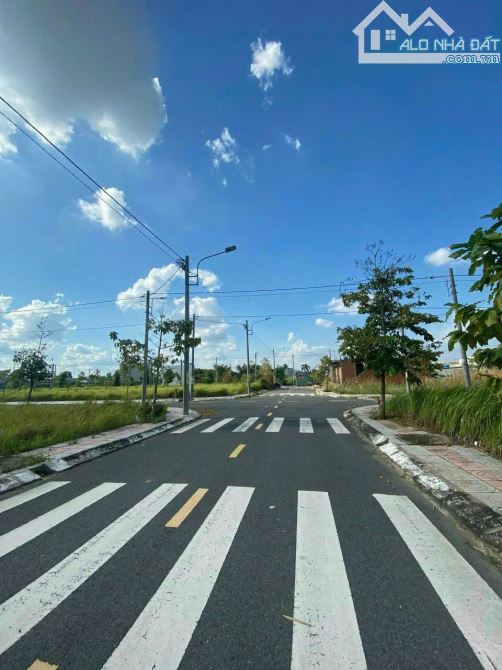 Bán đất Quận 9 mặt đường Lã Xuân Oai - Giá 28triệu/m2 - cách Gametro 1km - 2