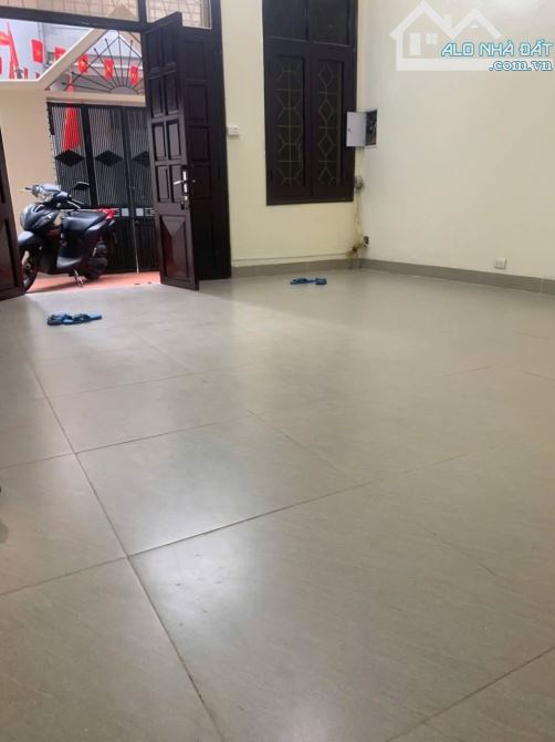 Cho thuê nhà ngõ ô tô 134 Lê Trọng Tấn, 70m2 x 3 tầng 4 phòng ngủ vệ sinh khép kín, 17tr - 2
