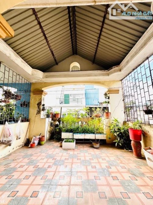 Bán Nhà Dân Xây : DT rộng giá đầu tư ngõ thông gần oto - 2