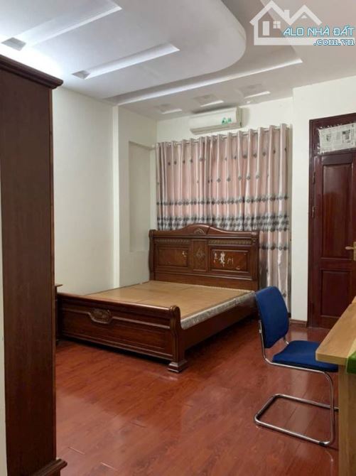 Cho thuê nhà ngõ 31 phố Trần Quốc Hoàn. Diện tích 60m2 x 5 tầng ô tô đậu cửa - 2