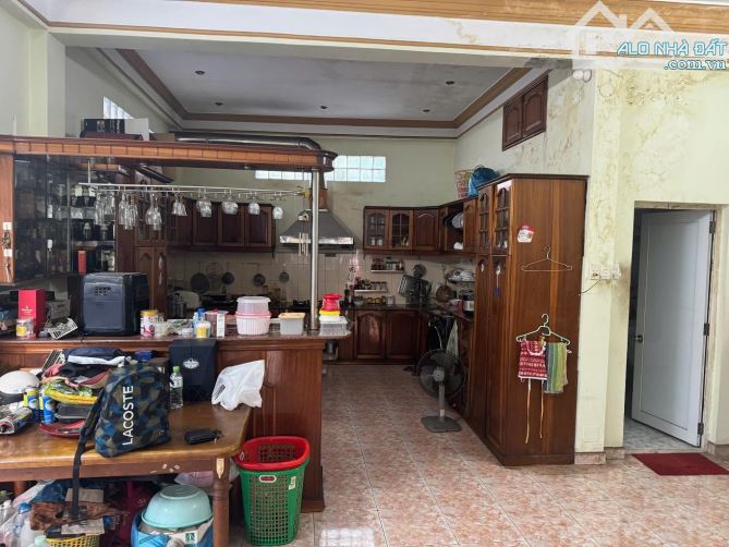 1 ĐỜI CHỦ LÊ QUANG ĐỊNH 2 MẶT TIỀN - 2 TẦNG 202M2 NGANG 9M5 NỞ HẬU - HẺM XE HƠI VÔ NHÀ - K - 2
