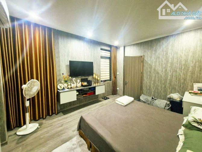 Bán nhà mặt phố, vỉa hè rộng , Phúc Xá, Ba Đình dt: 35m2, giá 15 tỷ 800 tr - 2