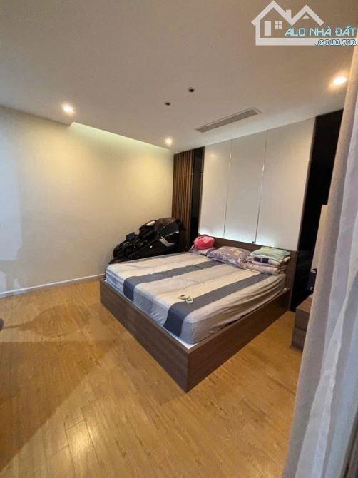 Nhà lô góc Trương Định, thông hai mặt ra ô tô tránh, ngõ rộng,  KCBT, 42m2, 6 tỷ 8 - 2