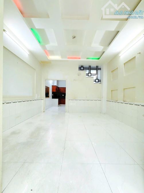 Nhà bán k lộ giới, 3 tầng (4.4x9m), hẻm 56 Bùi Minh Trực - 2