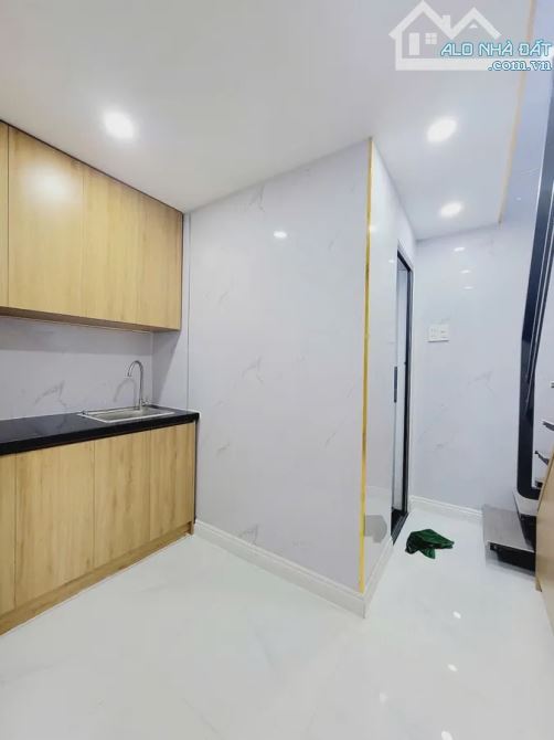 BÁN GẤP, CHỈ 1,9 TỶ!!! NHÀ CÁCH MẠNG THÁNG 8, QUẬN 3, NGANG 3M, 1 TRỆT 1 LẦU - 2