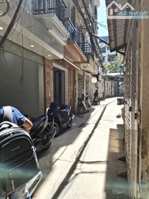 41M, 13 TỶ HƠN - NGÕ THÔNG Ô TÔ, 40M RA PHỐ, NHÀ ĐẸP 5 TẦNG DÂN XÂY - CẦU GIẤY - 2