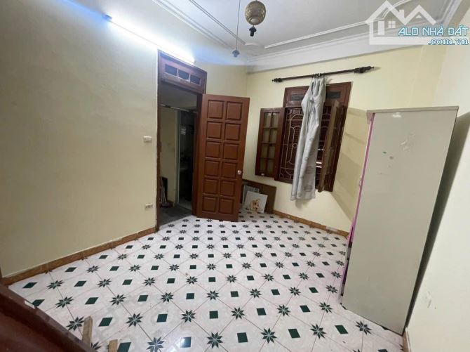 Hoàng Hoa Thám, 27m, 3ngủ, 2 mặt ngõ, Mặt tiền rộng, Sổ vuông, 20m ra phố, Dân xây kiên cố - 2