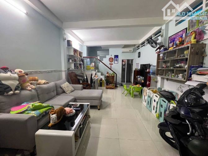 B.ÁN N.HÁ - 1SẸC (Q8) - DƯƠNG BÁ TRẠC - 2TẦNG 2PN (4m6x13m) - VỊ TRÍ NGAY TRUNG TÂM XUNG Q - 2