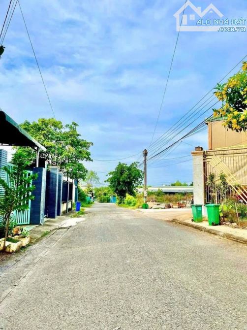 Chú 5 gửi bán lô đất ở An Đước- Trảng Bàng- TN. 243m2, giá chỉ có 800 triệu. SHR - 2