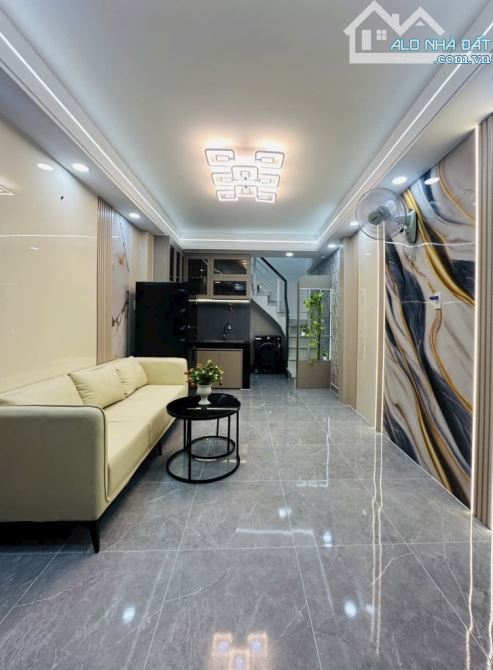3,65 tỷ- bán nhà 2 tầng Tân Bình, 24 m2- 2pn, hẻm 3m, sổ riêng - 2