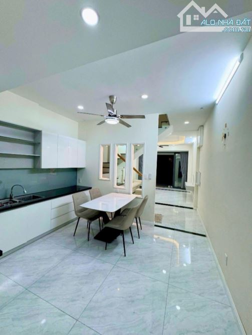 CẦN BÁN GẤP GẤP NHÀ 2 TẦNG KHU GÒ XOÀI HẺM XE HƠI TẶNG LUÔN NỘI THẤT - 2