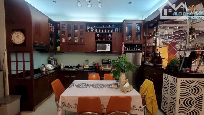 Bán nhà 3 tầng mặt tiền Đường Trần Quý Cáp - 2