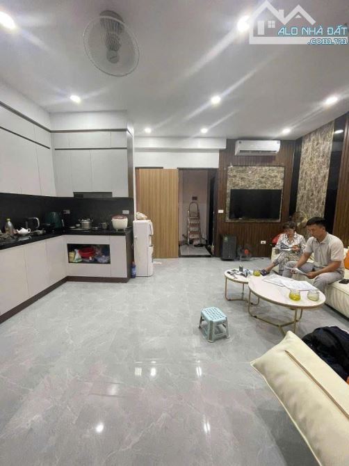 Chính chủ nhờ biệt thự Văn Quán, Dân xây nở hậu, Mặt tiền quyền lực, Ô tô 7 chỗ vào nhà - 2