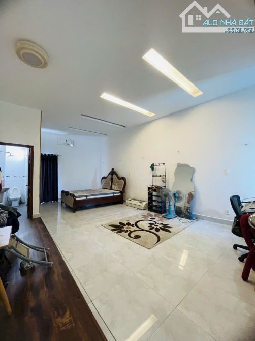 BIỆT THỰ 3 TẦNG, MẶT TIỀN SỐ - NGUYỄN THỊ ĐỊNH, QUẬN 2 - 2