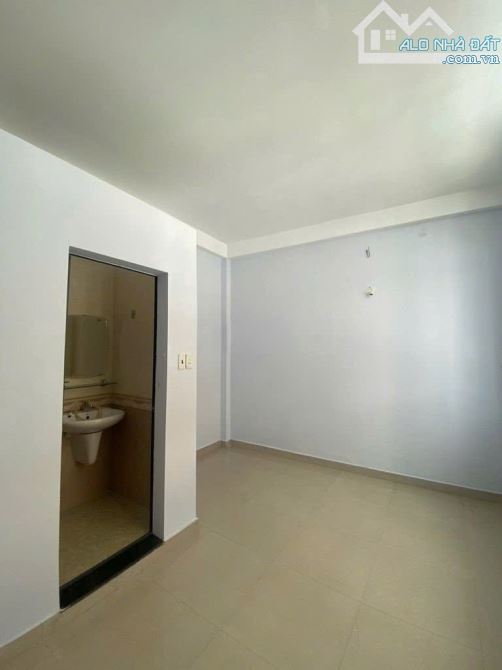 Cho thuê nhà Trung Tâm Quận 1, Trần Quang Khải, Ngang khủng 6M Chỉ 13tr - 2