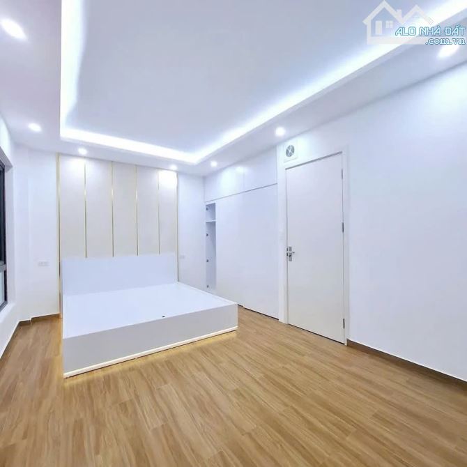 KHU VIP - NGÕ ĐẸP GẦN PHỐ - SÁT MẶT NGÕ Ô TÔ TRÁNH -- NỞ HẬU - QUÁ CHI LÀ HIẾM - 2