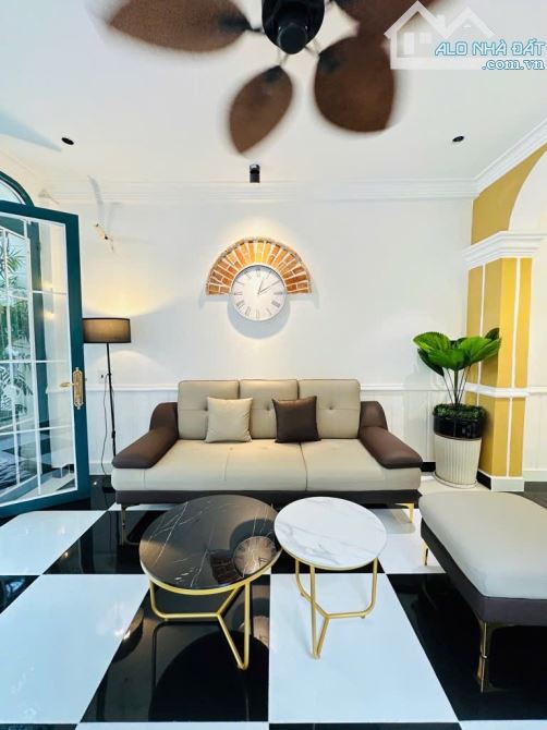 NHÀ ĐẸP HẺM 3 GÁC 42m2 , NGAY TRỤC PHẠM VĂN ĐỒNG - GÒ VẤP. 2 PHÒNG NGỦ, BAN CÔNG RỘNG - 2