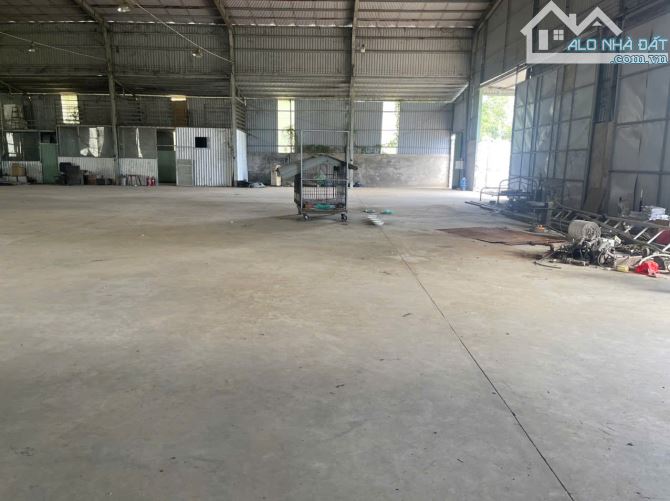 ♦️B.án xưởng Hố Nai gần đường Hoàng Văn Bổn.Gần Ql1A.  ▪️Dt : gần 1800m2 ( diện tích xưởng - 2