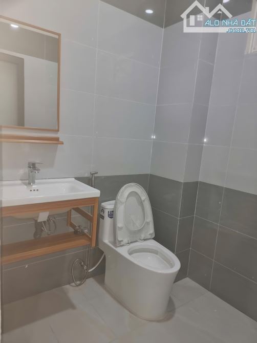 Bùi Quang Là - Gò Vấp - 84m2 - 3 Tầng - 6PN - 6.3 tỷ - Hẻm Ô tô - Hoàn công - SHR - 3
