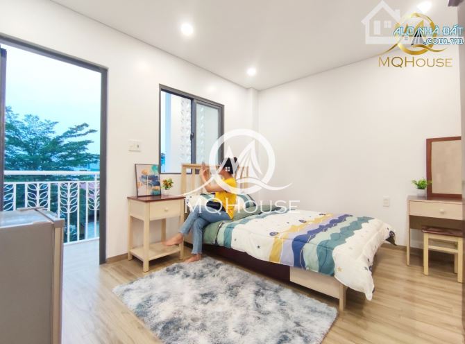 Bán tòa CHDV 5 tầng gần trường Lý Tự Trọng cách sân bay 2km, thu nhập 60tr/th giá chỉ 15,5 - 2