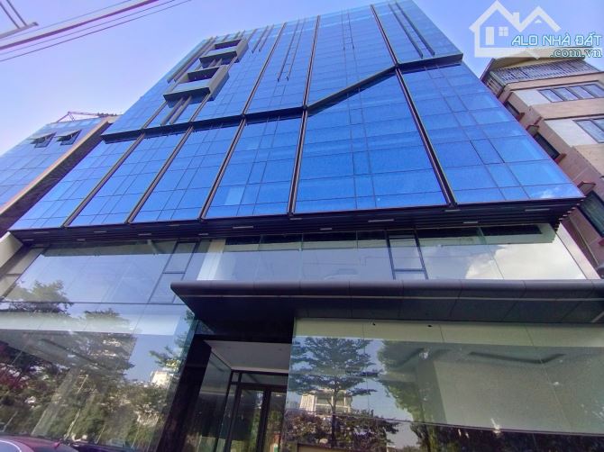 Bán tòa nhà Văn Phòng hàng A mặt phố Đường Láng - DT 242m2 - MT 22m2  - 12 tầng  mới cong - 2