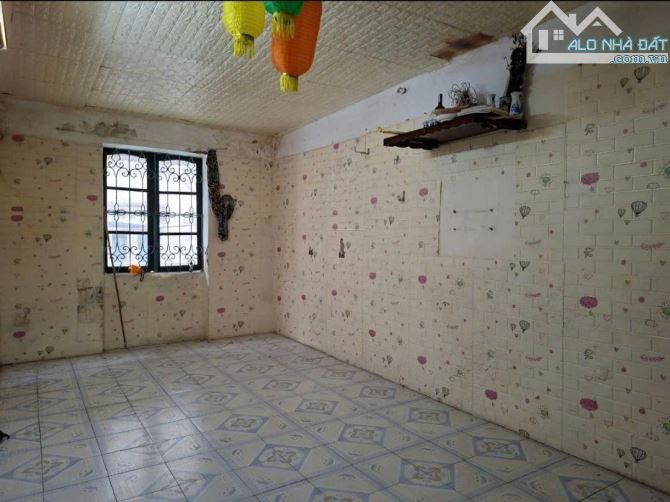 Tập thể 8.3 nhỉnh 2 tỷ có diện tích 60m, tầng 4 gần ô tô - 2