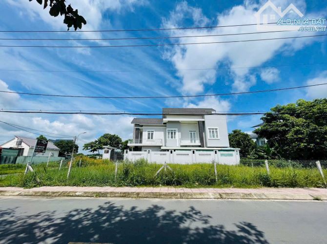 Chủ kẹt tiền bán gấp lô đất góc 2 mặt tiền Thị Trấn Củ Chi 216m2 Giá 1,2 tỷ, Sổ Hồng Riêng - 2