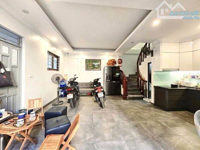 Bán nhà riêng phố Đội Cấn, 10,5 tỷ, 33m2, ngõ rộng xe 5 tạ tránh xe máy, giá cực chất - 2