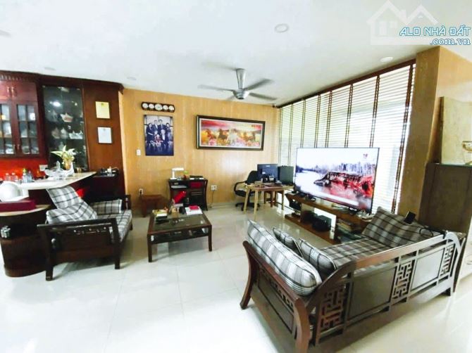 BÁN NHÀ Quận 2 - KDC ĐÔNG THỦ THIÊM Khu Nguyễn Duy Trinh gần chợ Tân Lập Gara 3Tầng 6mx18m - 2