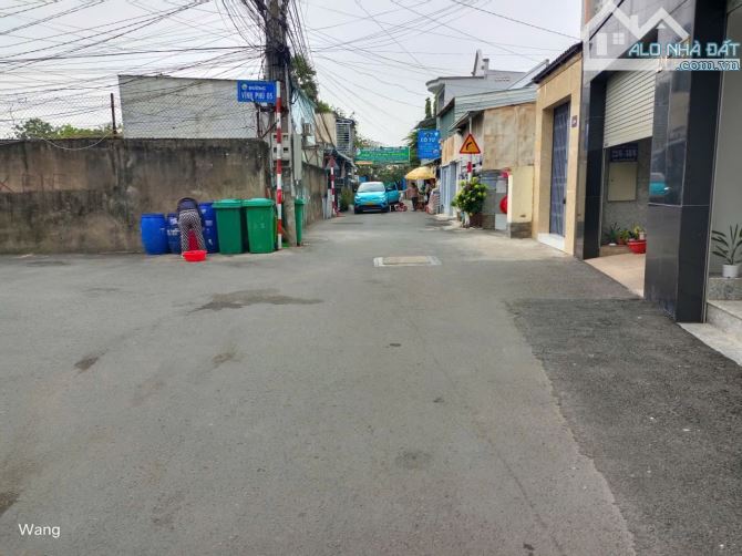 Bán nhanh nhà 1T+1L (4,5X15) đường nhựa 7m ngay chung cư The Emeral giá tốt sổ sẵn - 2