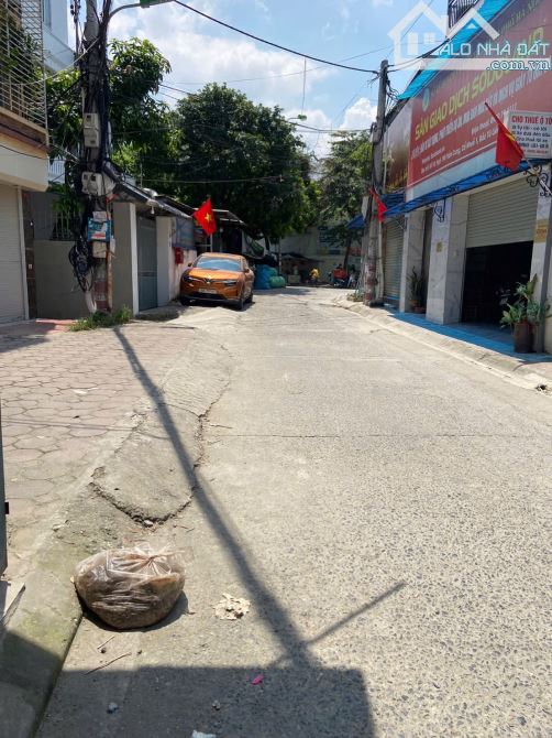CHÍNH CHỦ GỬI BÁN ĐẤT TRẦN CUNG CẦU GIẤY, NGÕ THÔNG CÁC NGẢ, Ô TÔ ĐỖ CỔNG. DT50M Giá 8tỷ - 2