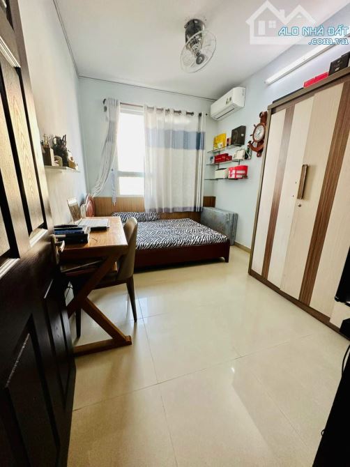 Cần bán căn hộ 2 phòng ngủ ở Sacomreal 584, diện tích 79m2, sổ hồng đầy đủ, giá bán 3.190 - 2