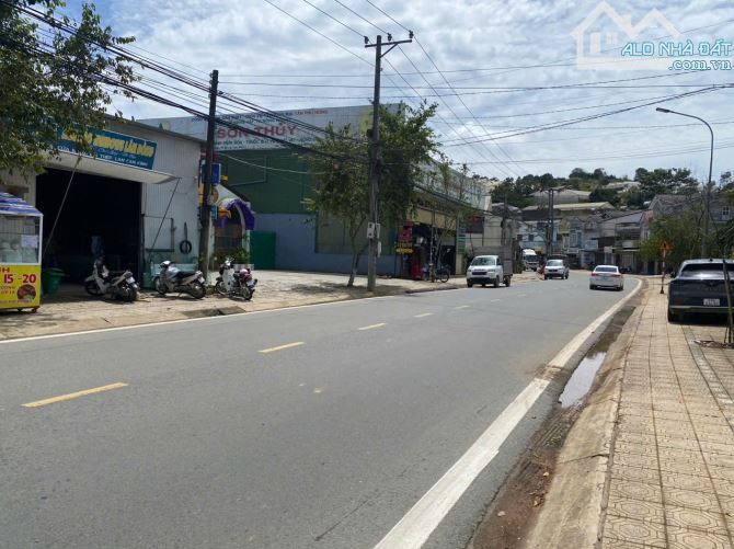 Bán nhà đất mặt tiền Đà Lạt, đường Hồ Xuân Hương cách trung tâm 2km, 1217m2 (582m2 ở)62,5 - 2