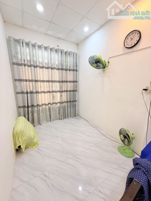Hẻm 72 Huỳnh Văn Bánh, Phú Nhuận, 2 tầng, 2 WC, 1 phòng ngủ, chỉ nhỉnh 2 tỷ - 2