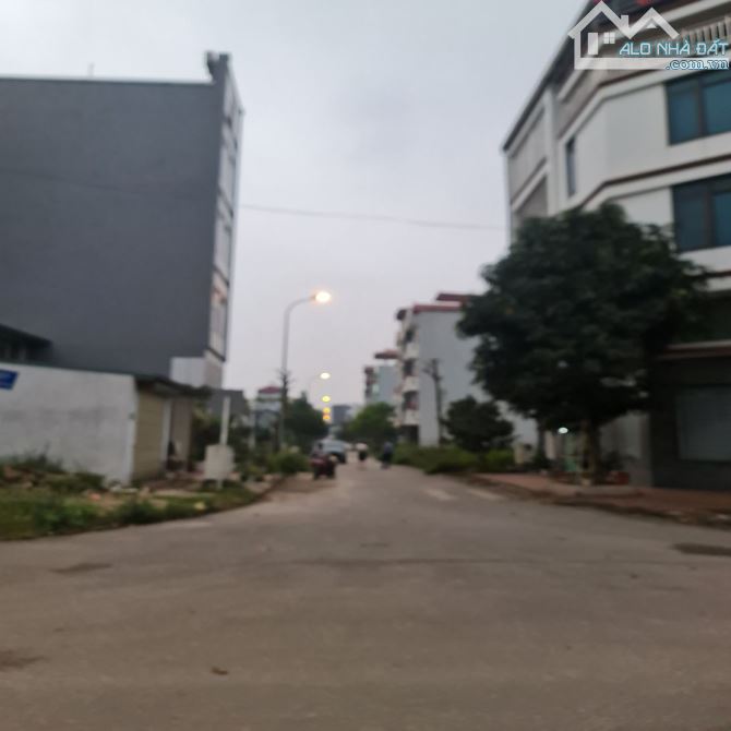 SĐCC cần tiền gửi bán Gấp lô đất cực đẹp tại Đa Tốn, Gia Lâm. 71m2, ô tô thông, đầu tư. - 2