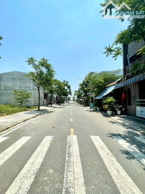 Bán nhà gác lửng kẹp đường luồng 4m sát công viên - 2