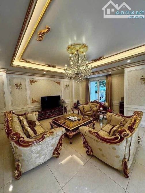 Gấp! Bán Biệt thự SL VINHOMES RIVERSIDE- 220Mx5 tầng- lưng giáp sông. 99ty - 2
