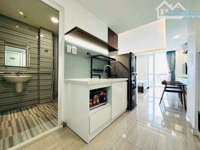 CỰC PHẨM STUDIO FULL NỘI THẤT BAN CÔNG NGAY QUẬN 1 - 2