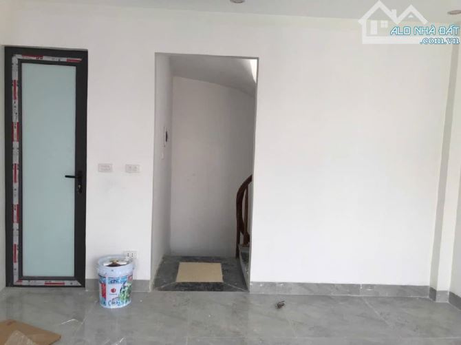 6 TỶ HƠN . BA GÁC ĐỖ CỬA . GẦN Ô TÔ . GẦN TRƯỜNG MẦM NON ,CẤP 1,2,3 . PHỐ MINH KHAI .  33M - 2