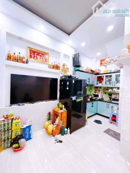 Nhà đẹp 4 tầng, không QH, Đoàn Văn Bơ, giá 3,48 tỉ. - 2