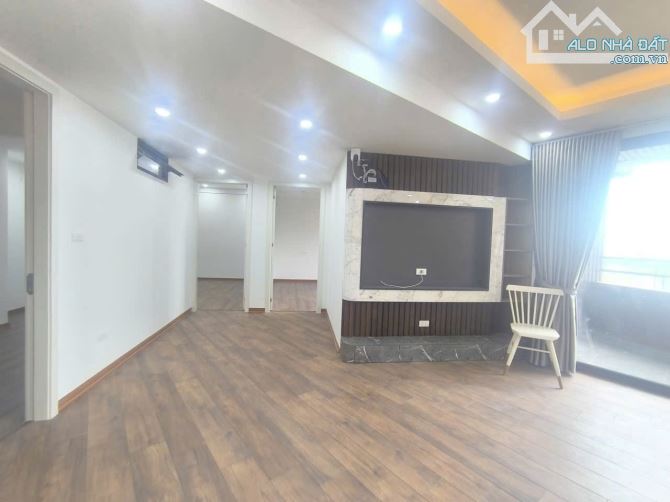 Bán chung cư Việt Hưng - 2 PN - tầng cao - 71m - 3.8 tỷ - 2