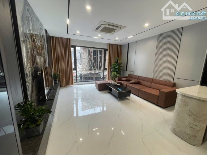 THẠCH BÀN - Cổ Linh - Lô Góc -   6Tầng - Thang Máy - O Tô Vào Nhà -  50 m ra mặt phố -  DT - 2