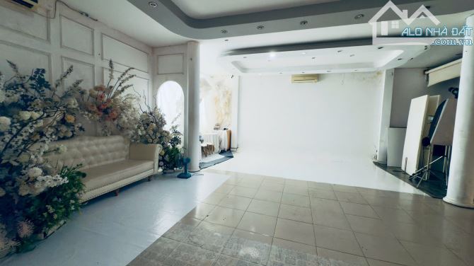 SANG NHƯỢNG TIỆM ÁO CƯỚI FULL SETUP – TRUNG TÂM BIÊN HÒA 📍 Mặt tiền Nguyễn Ái Quố - 2
