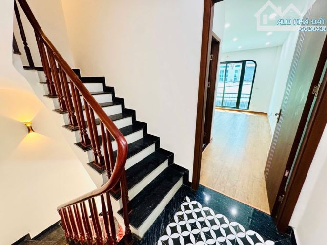 Cần bán gấp nhà Phúc Lợi, Long Biẻn 42m, 5 tầng mặt tiền m, giá 6.95 tỷ. - 2