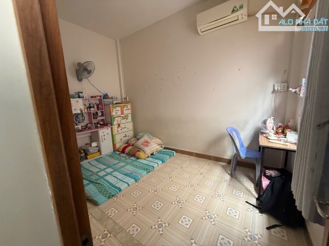Ngay Kiều Đàm Quận 7, nhà nhỏ có Sổ hồng riêng,2 tầng- 24m2,chưa đến 3 t/y - 2