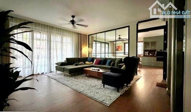 Bán nhà Xuân Đỉnh. Căn góc, DT: 124m, 5 tầng, MT: 10m. THANG MÁY. Giá: 38 tỷ - 2