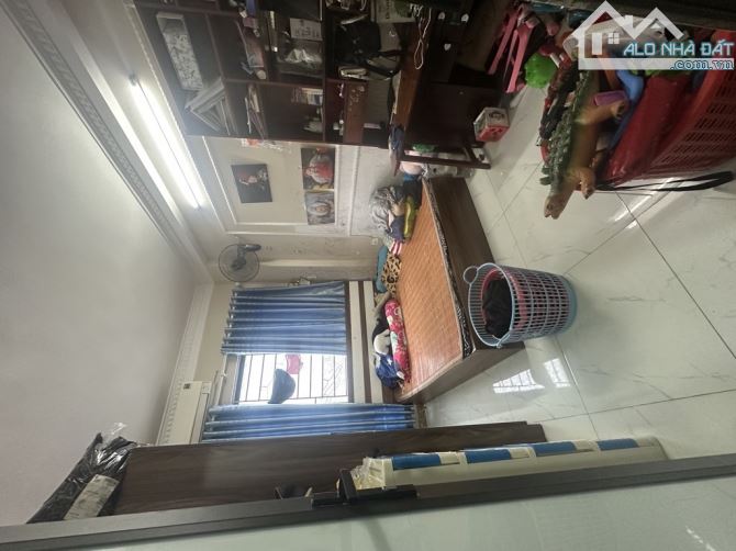 Siêu hiếm! 3 bước ra mặt phố Trương Định - Ngõ ô tô tránh, vào nhà.