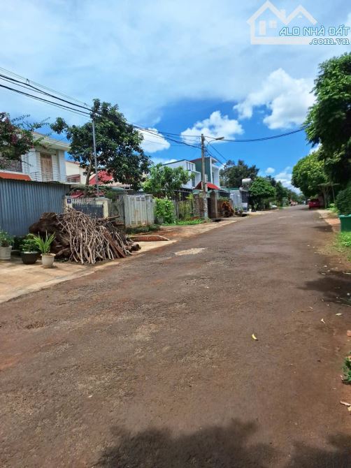 BÁN ĐẤT MẶT TIỀN XUÂN THỦY – VỊ TRÍ VÀNG ĐỐI DIỆN CHỢ & TRƯỜNG HỌC - BMT 3Tỷ250 - 2