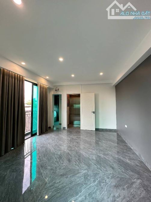 Bán nhà Trần Khát Chân - 6 tầng thang máy xây mới, full nội thất - tương lai ra mặt phố.